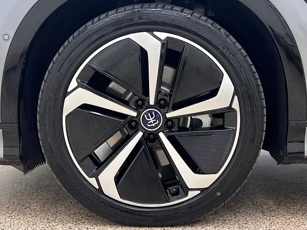 BYD L EV — миниатюра 10