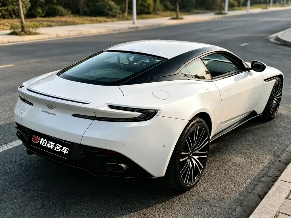 Aston Martin DB11 — миниатюра 2
