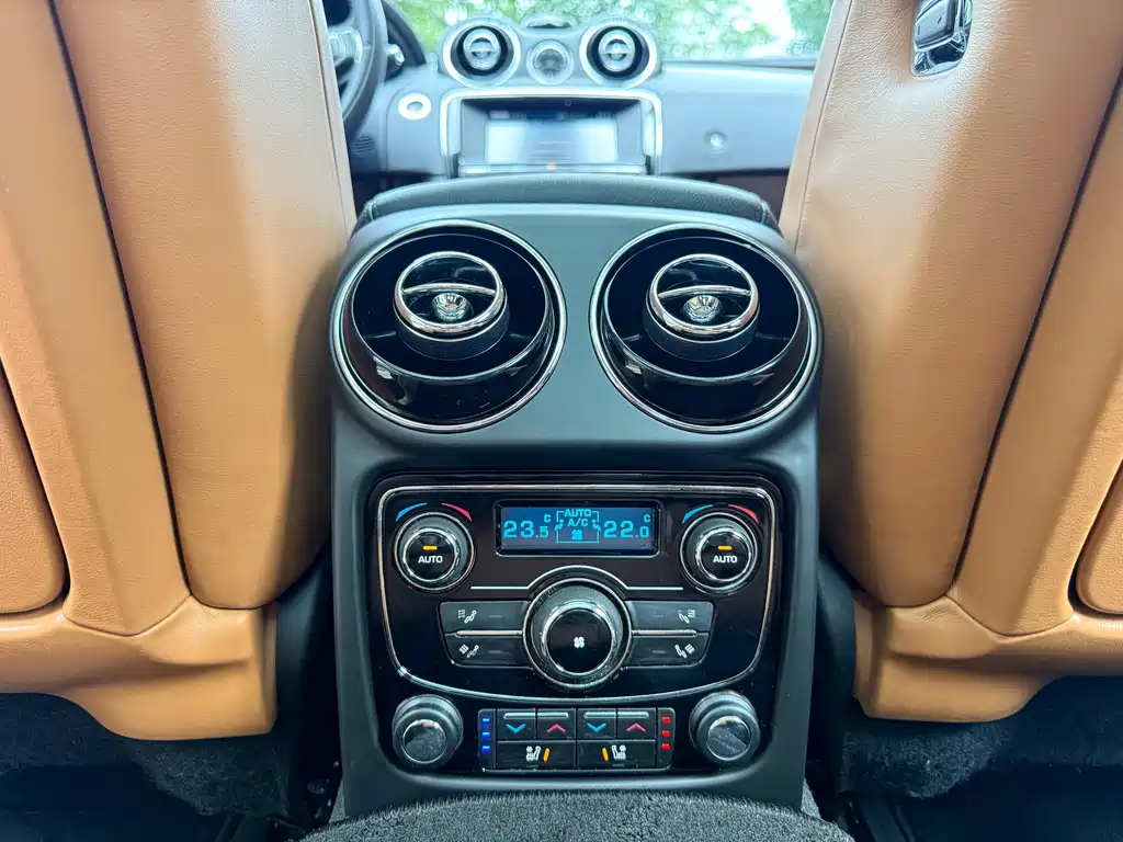 Jaguar XJ — миниатюра 19
