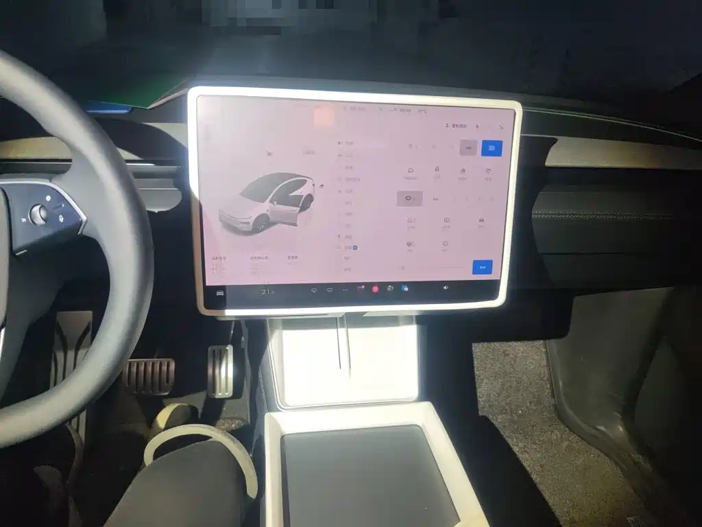 Tesla Model Y L — миниатюра 9