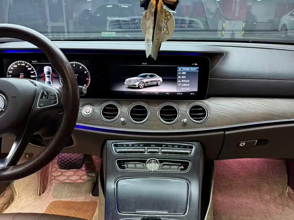 Mercedes-Benz E-Class — миниатюра 26