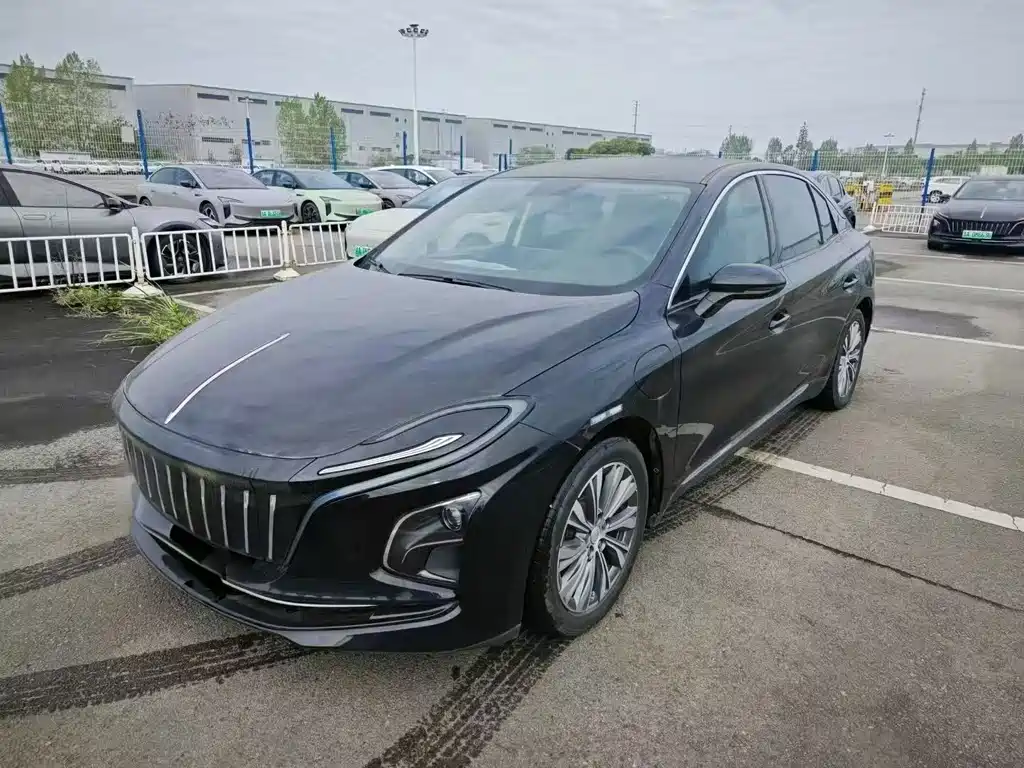 Hongqi Hongqi E-QM5 2022
