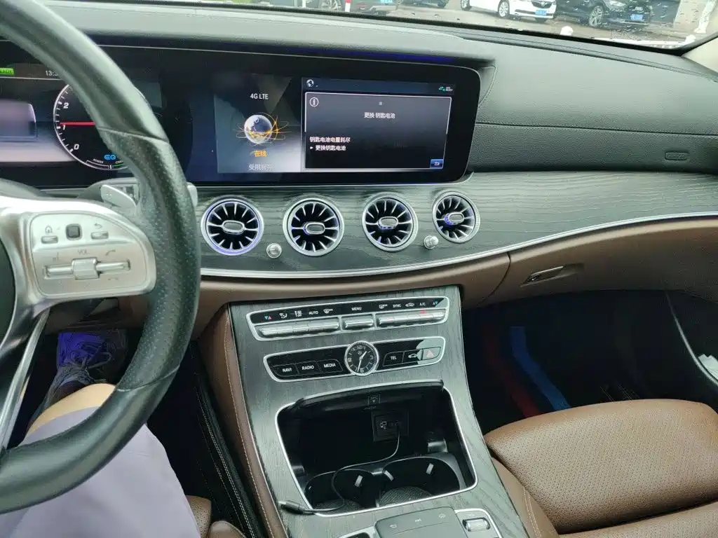 Mercedes-Benz E-Class — миниатюра 6