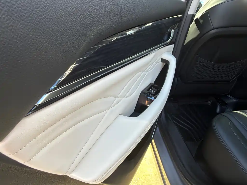 Geely Xingyue L — миниатюра 8