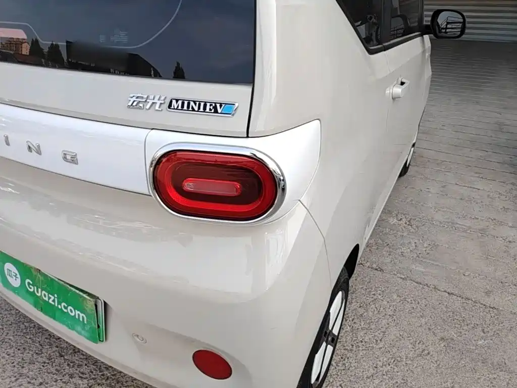 Wuling MINIEV — миниатюра 8