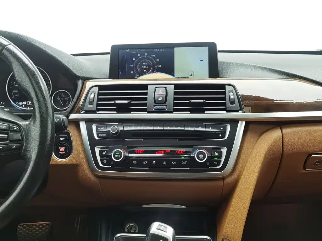 BMW 3 Series — миниатюра 12