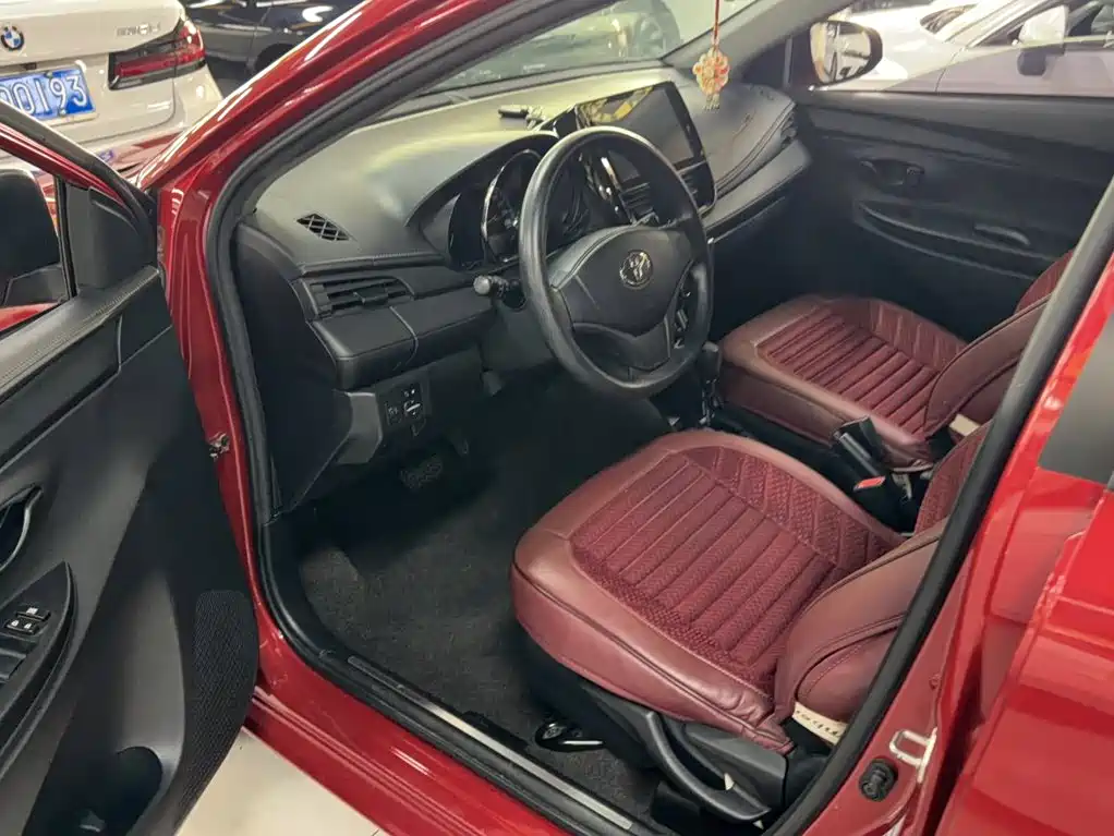 Toyota Yaris L — миниатюра 8