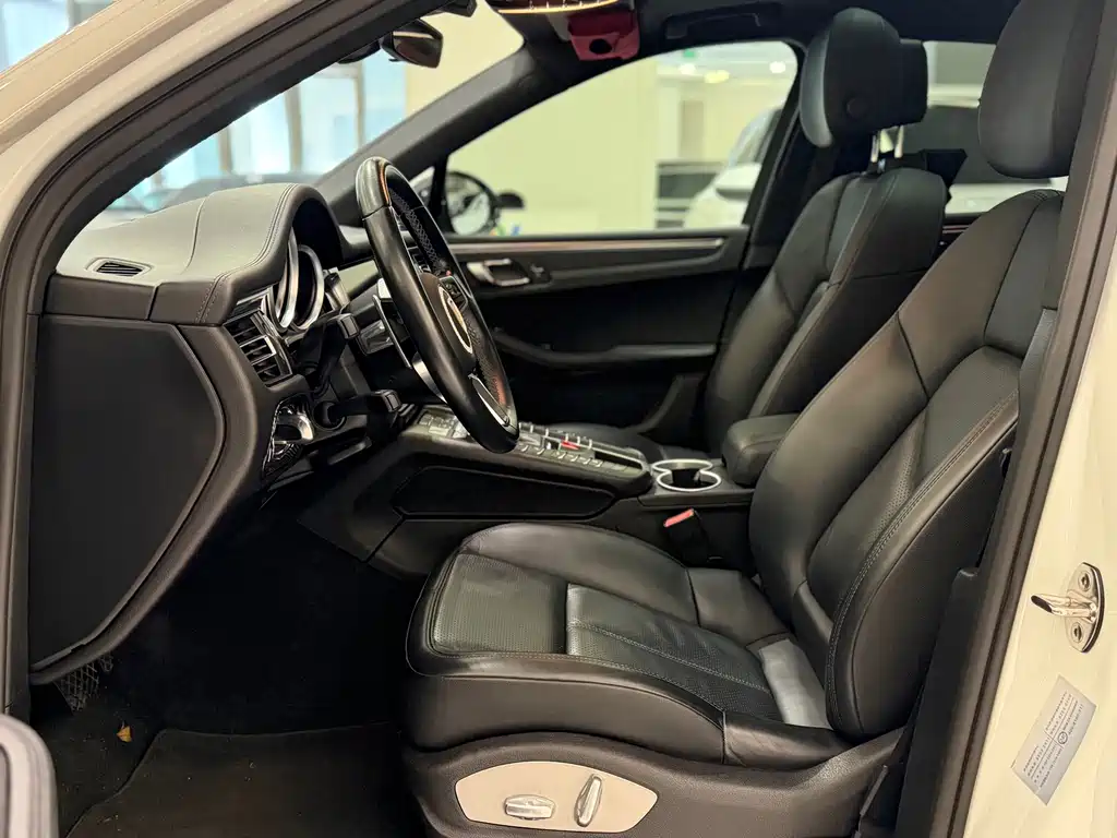 Porsche Macan — миниатюра 9