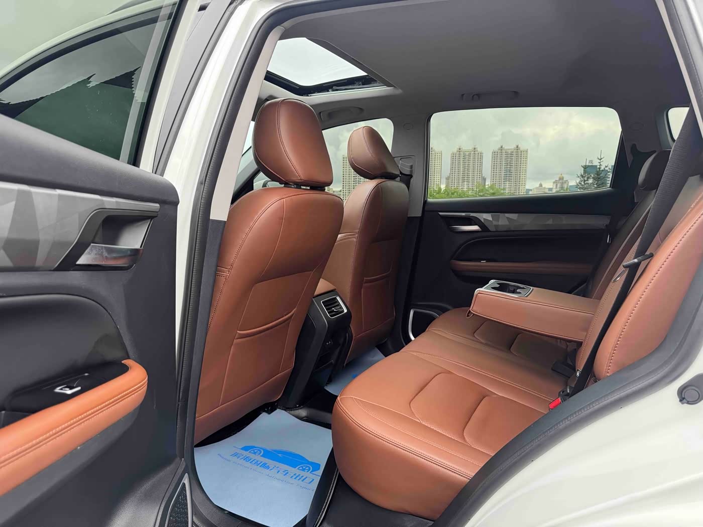 Geely Emgrand X6 1.4 л 2022 г. Белый, пробег 41000 км