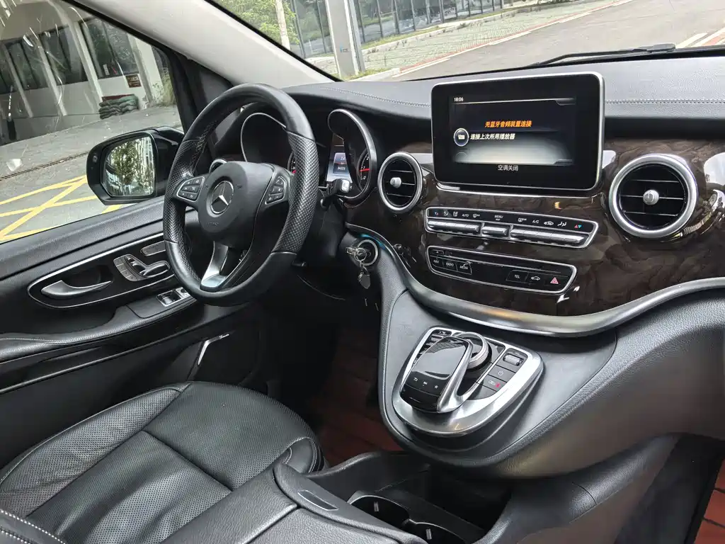Mercedes-Benz V-Class — миниатюра 27