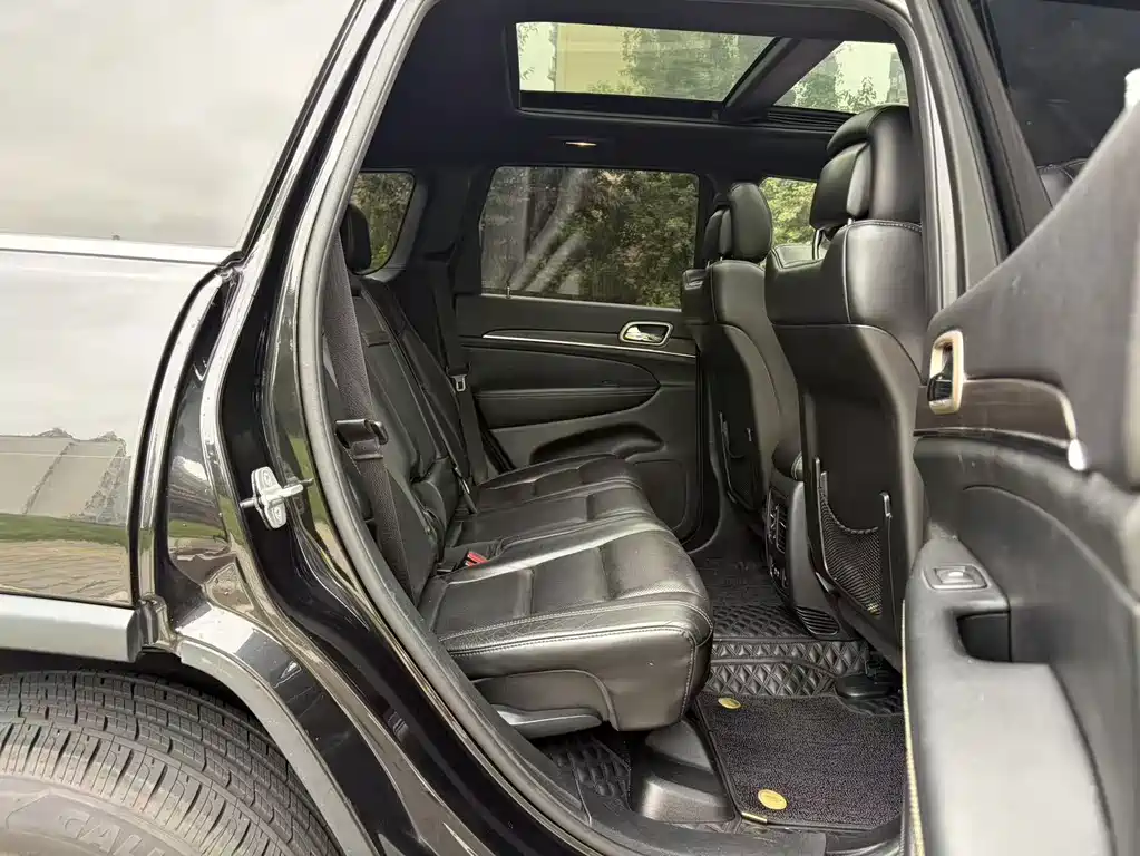 Jeep Grand Cherokee (Import) — миниатюра 10