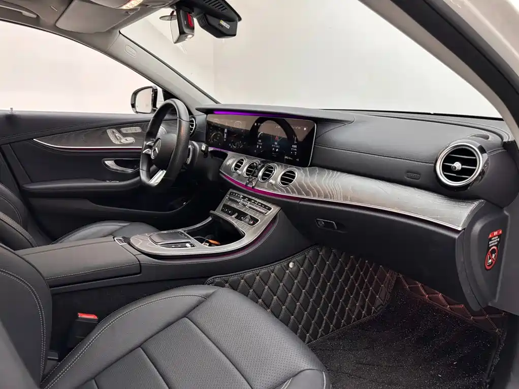 Mercedes-Benz E-Class — миниатюра 11