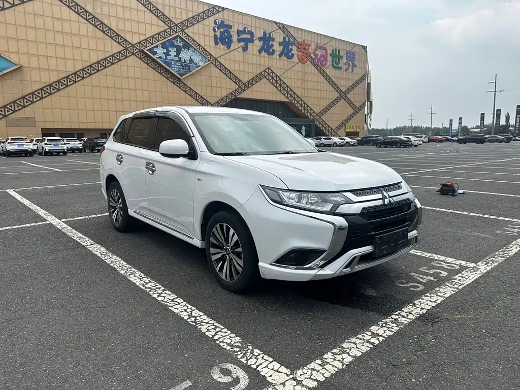 Mitsubishi Outlander — миниатюра 3