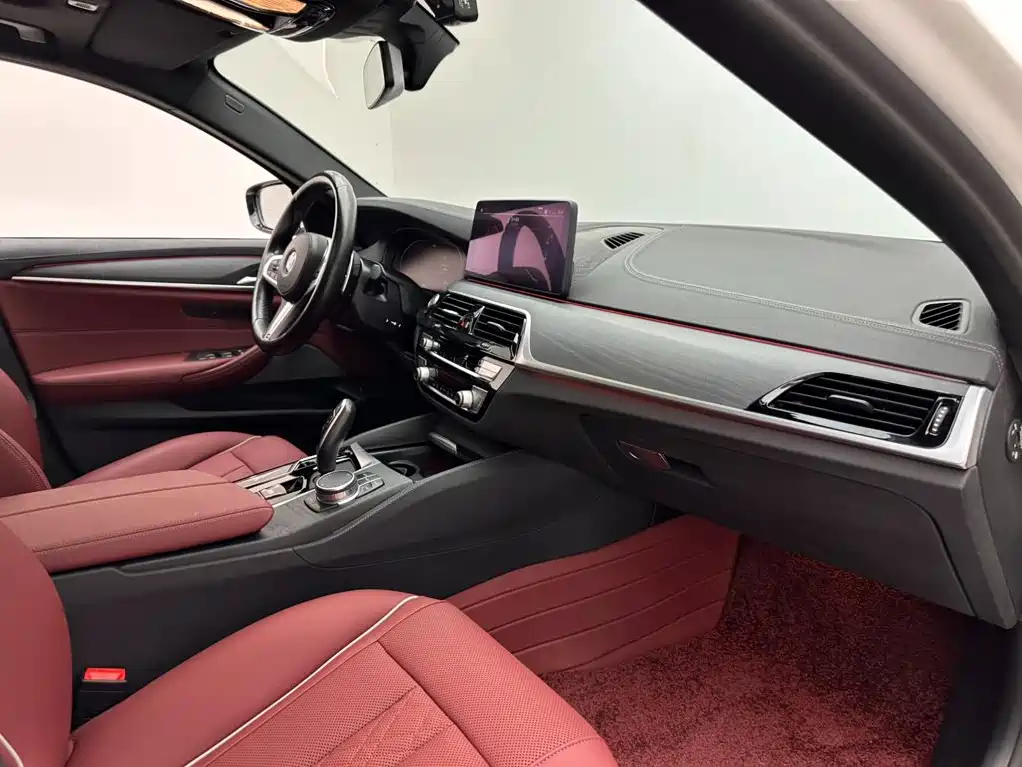 BMW 5 Series — миниатюра 11