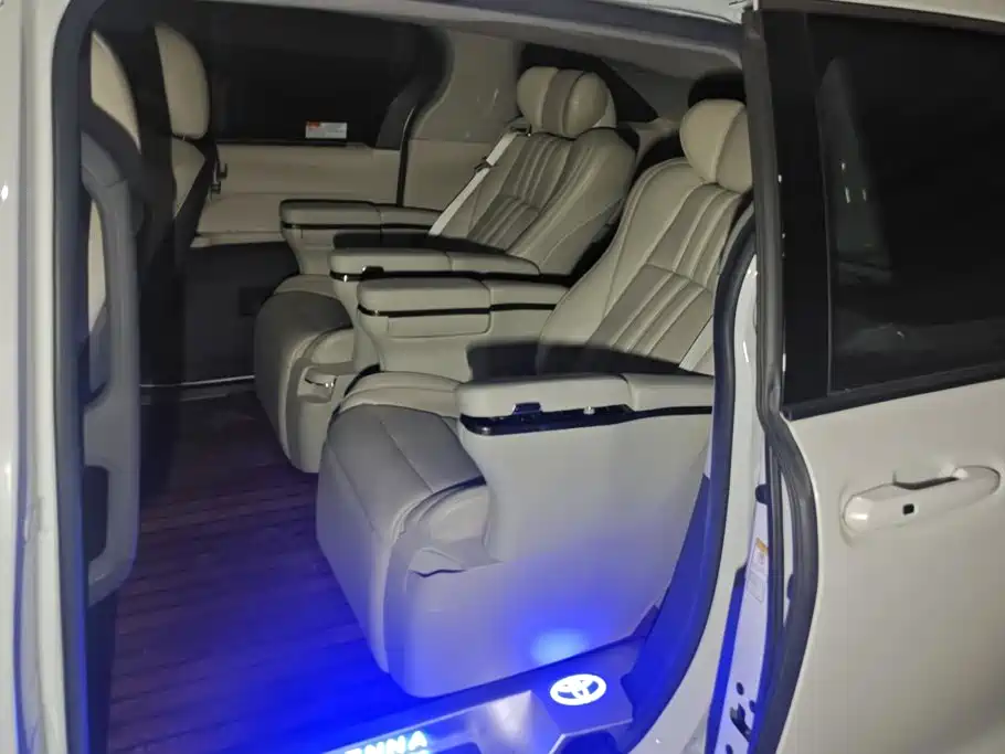 Toyota Sienna — миниатюра 11