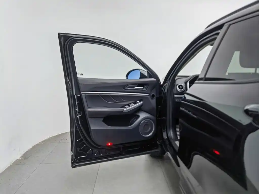 Wey Wey VV5 — миниатюра 8