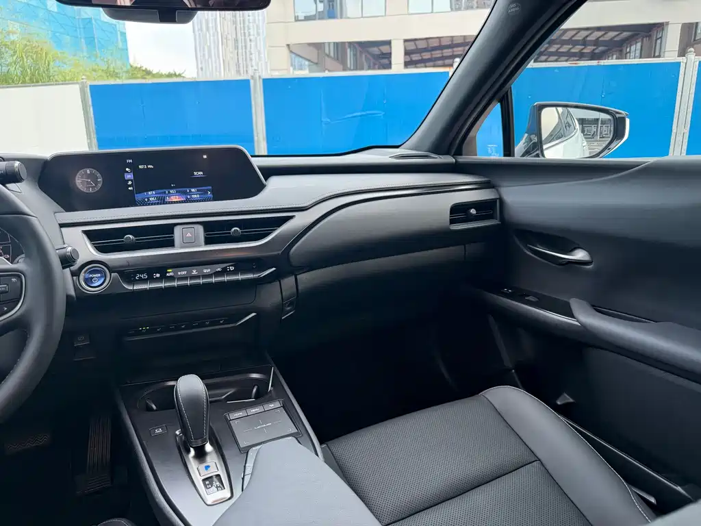 Lexus UX New Energy — миниатюра 8