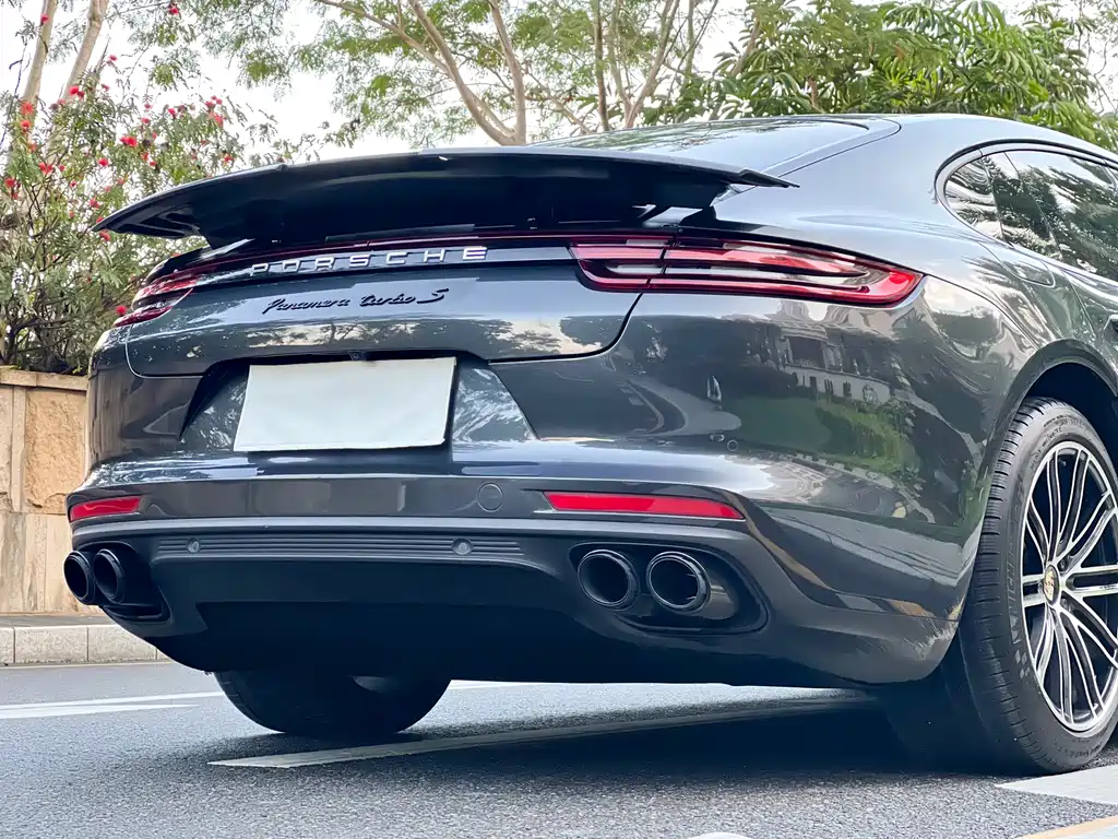 PORSCHE PANAMERA