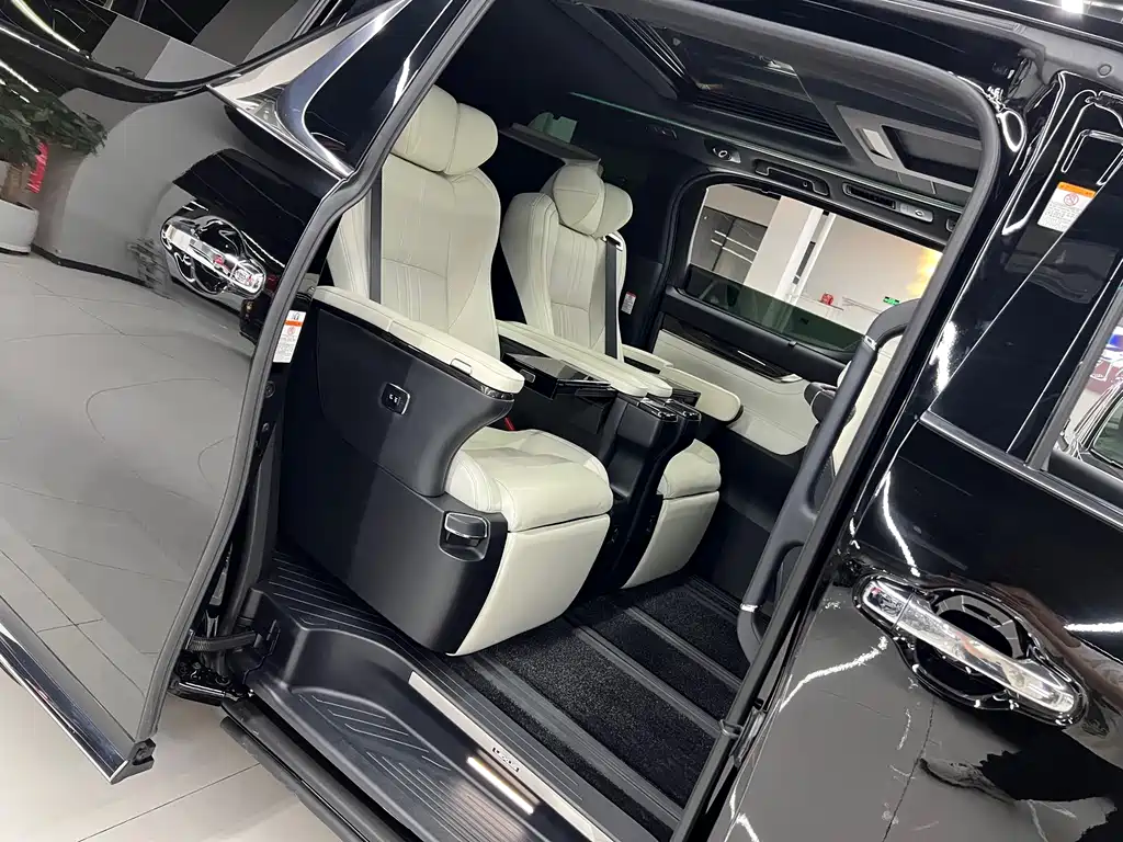 Lexus LM — миниатюра 14