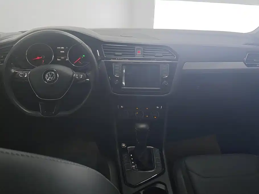 Volkswagen Tiguan L — миниатюра 12