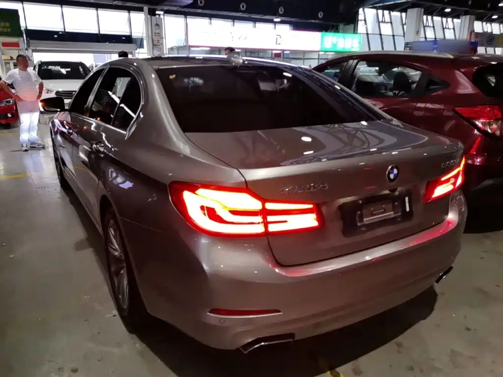 BMW 5 Series — миниатюра 5