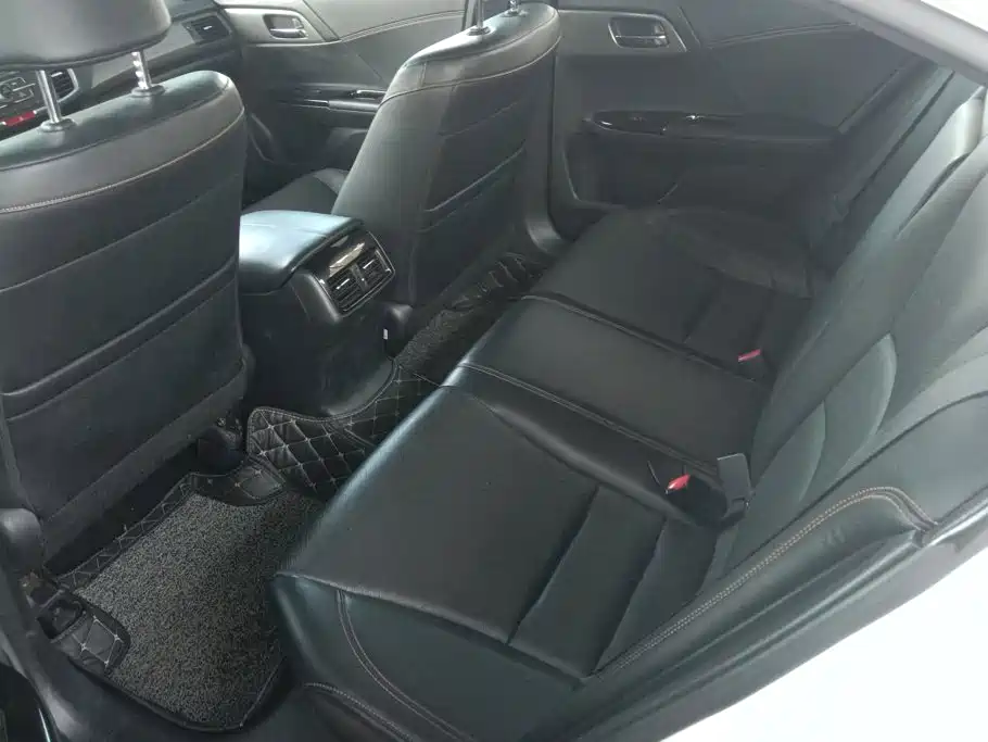 Honda Accord — миниатюра 11