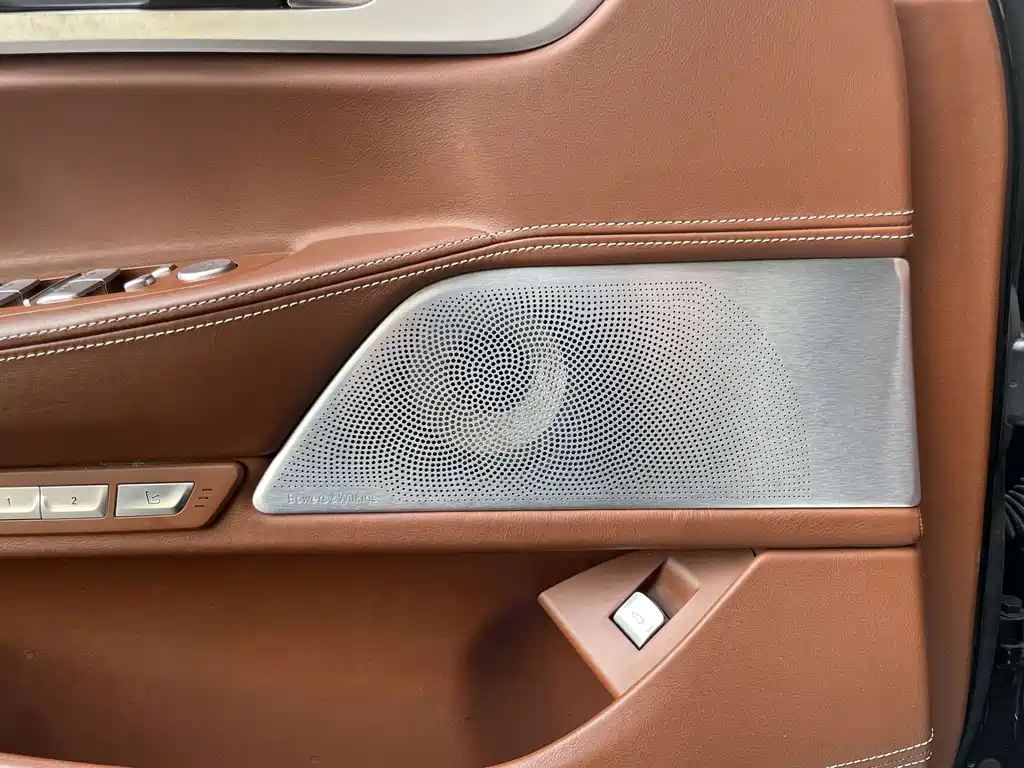 BMW 7 Series — миниатюра 16