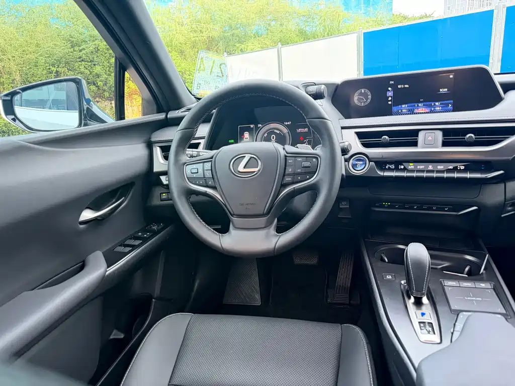 Lexus UX New Energy — миниатюра 7