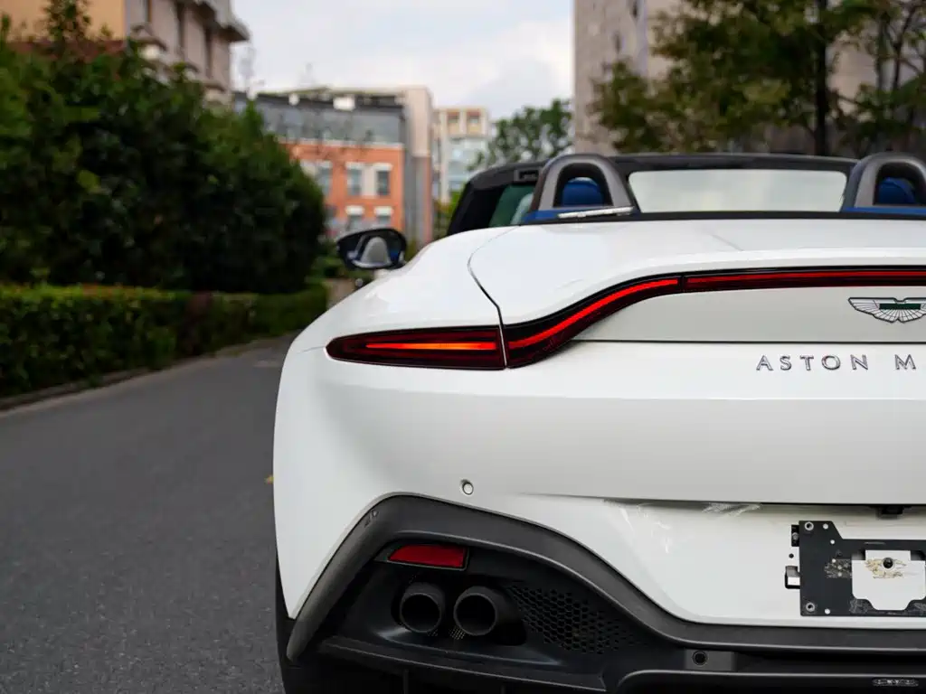 Aston Martin V8 Vantage — миниатюра 3