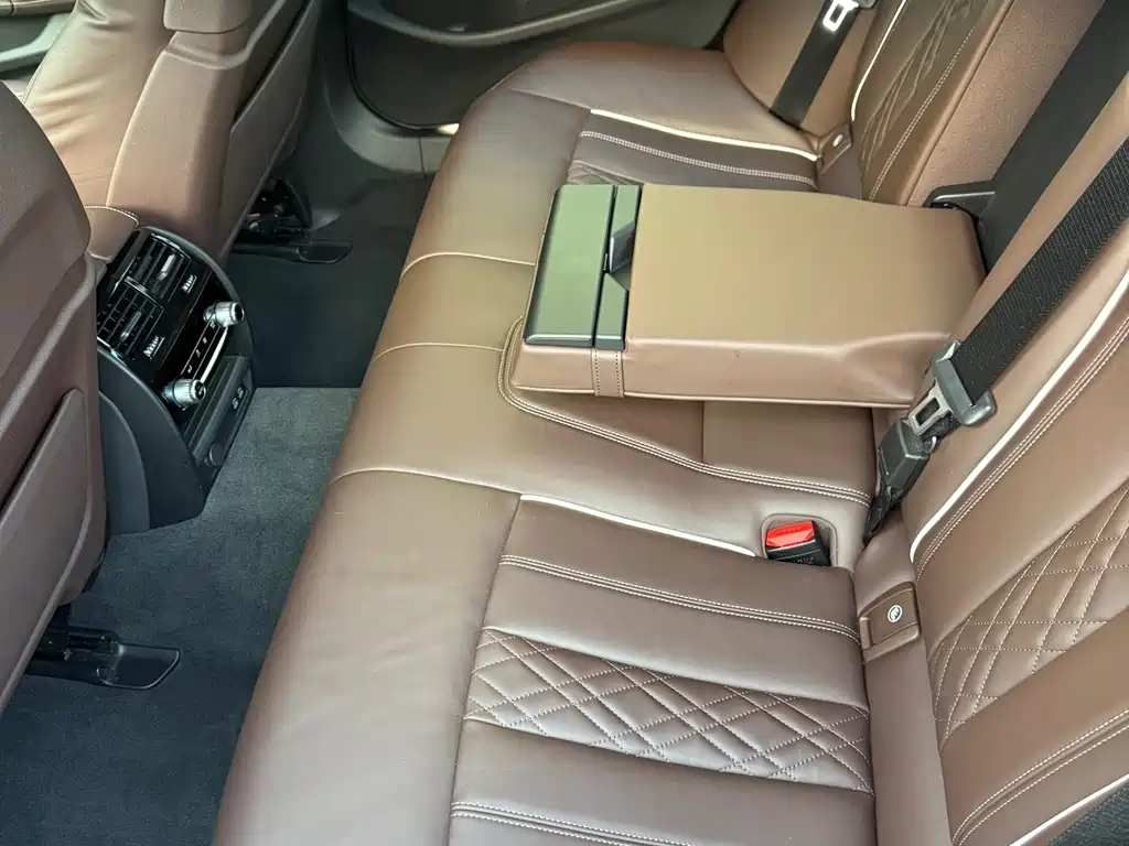 BMW 5 Series (Import) — миниатюра 13