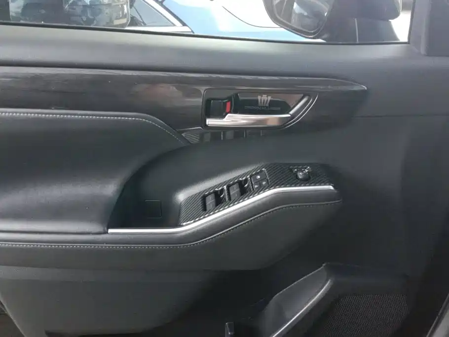 Toyota Crown Kluger — миниатюра 7