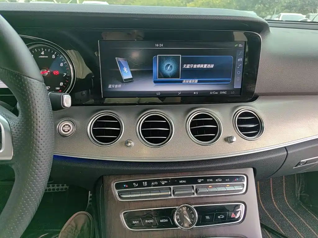Mercedes-Benz E-Class — миниатюра 13