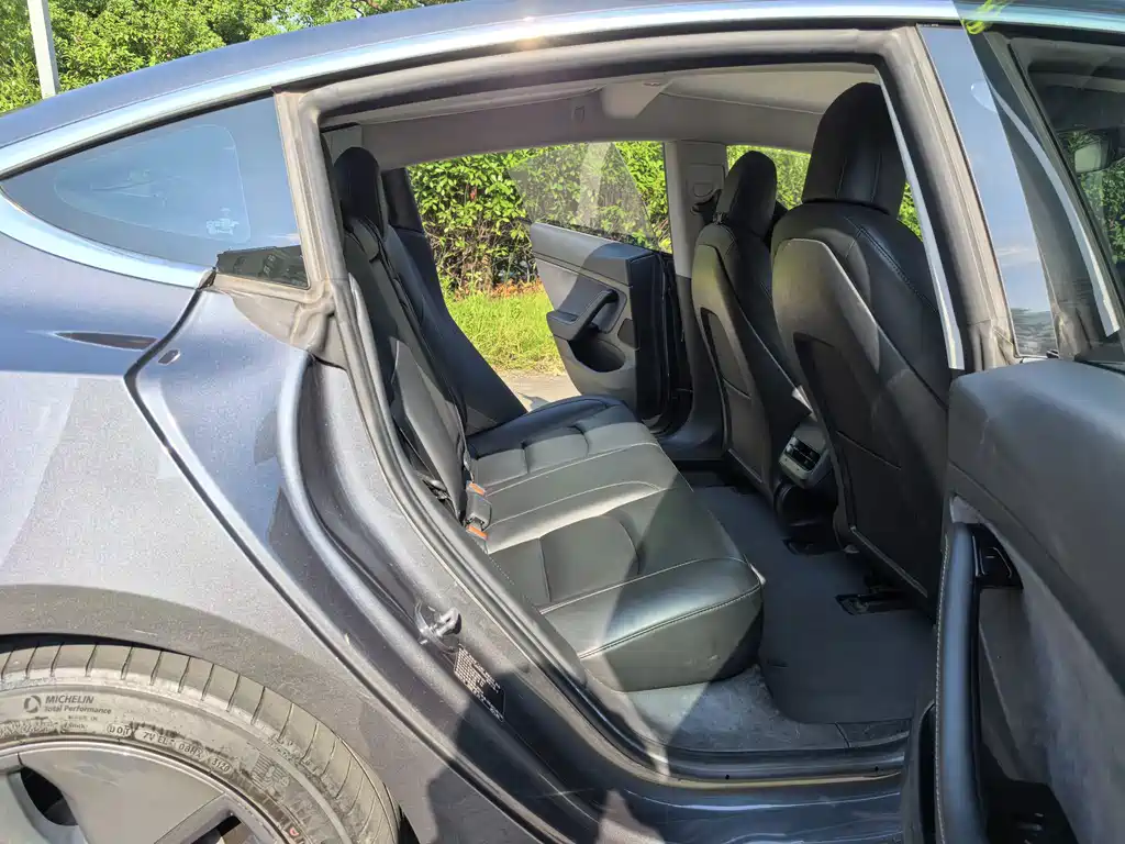 Tesla Model 3 — миниатюра 12