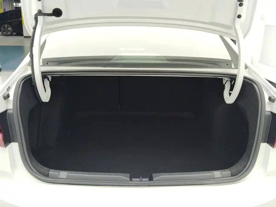 Volkswagen Lavida — миниатюра 4