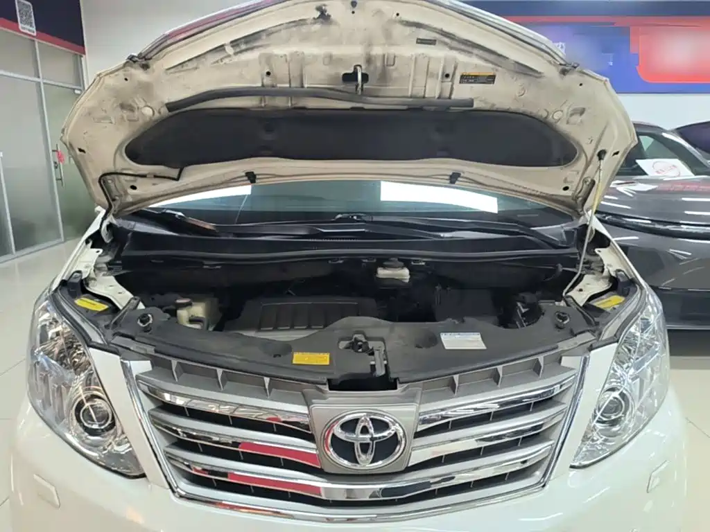 Toyota Alphard — миниатюра 20