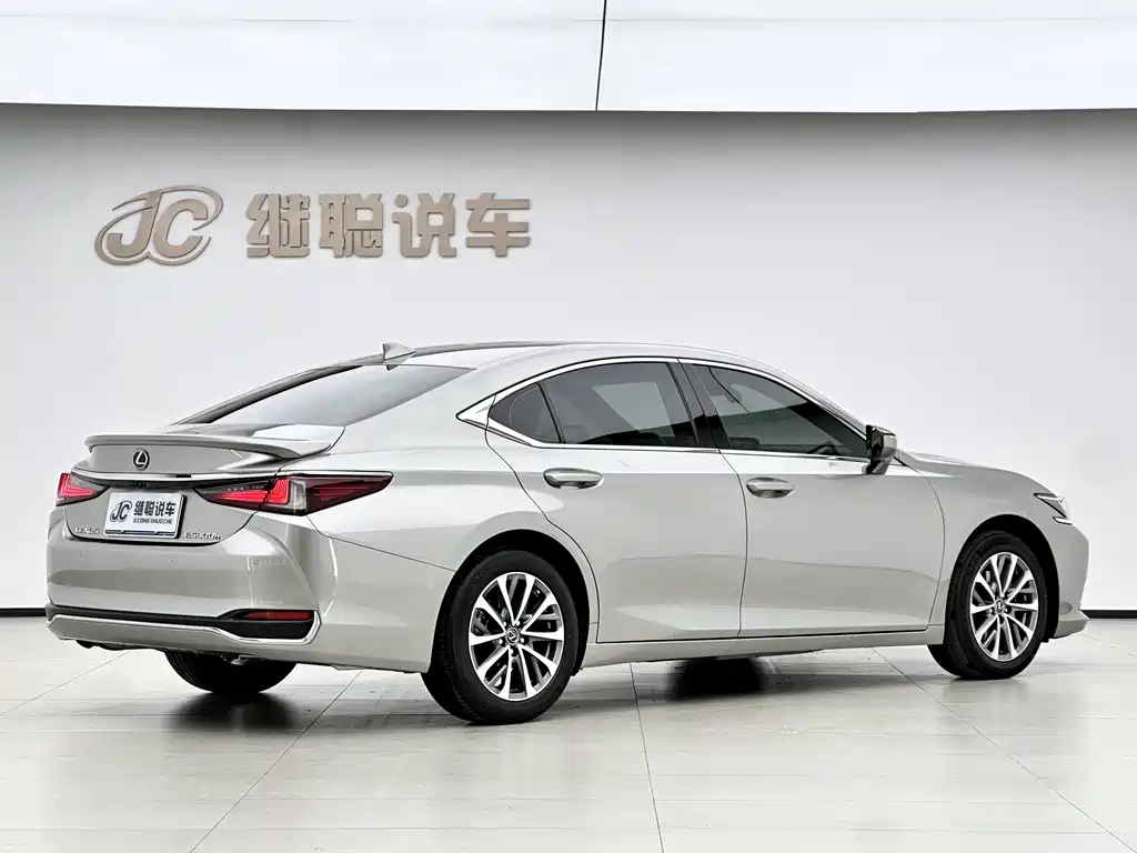 Lexus ES 2022 300h