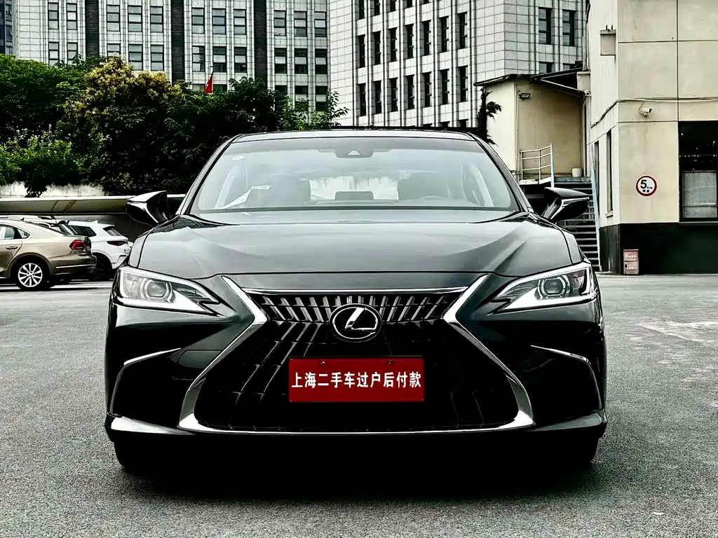 Lexus ES 2022 260