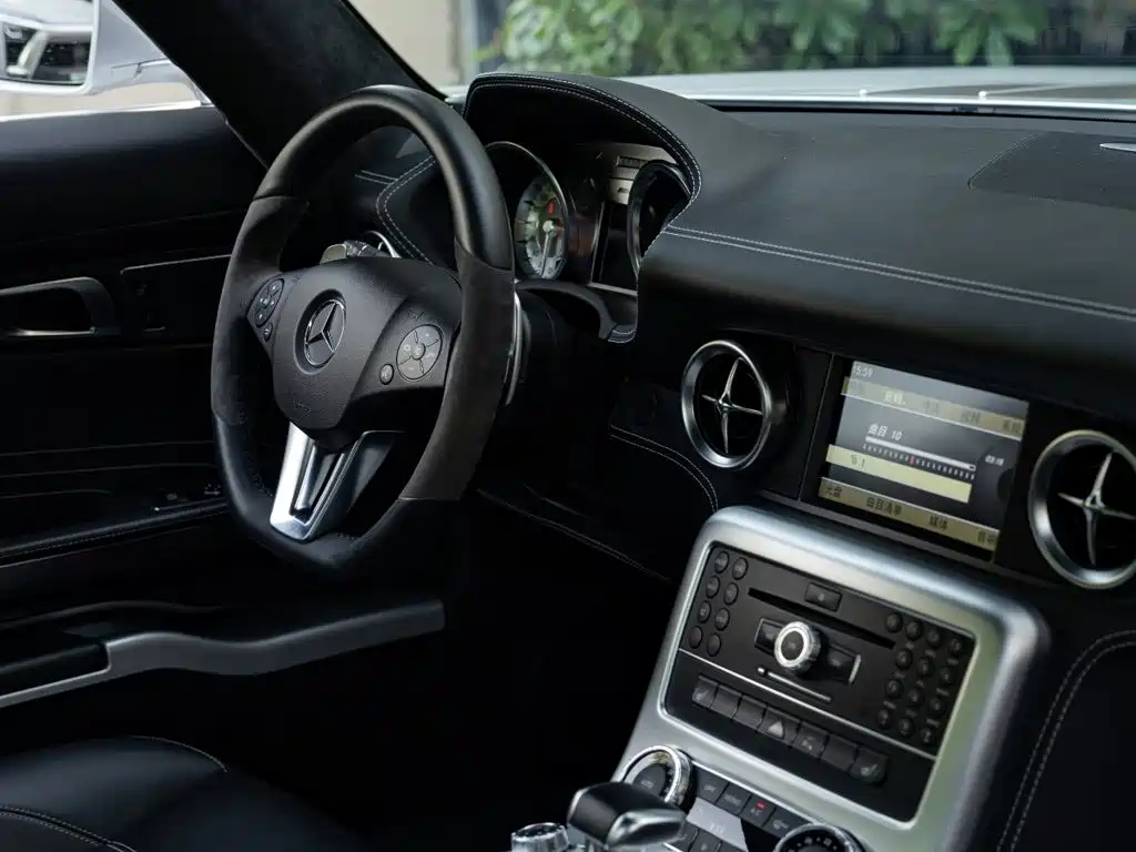 Mercedes-Benz SLS AMG — миниатюра 10