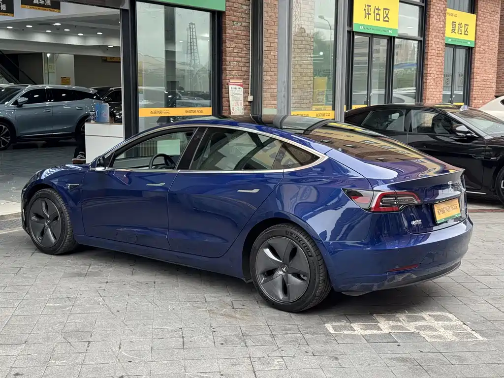 Tesla Model 3 — миниатюра 6