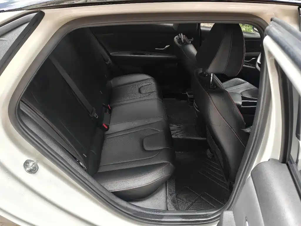 Hyundai Elantra — миниатюра 23