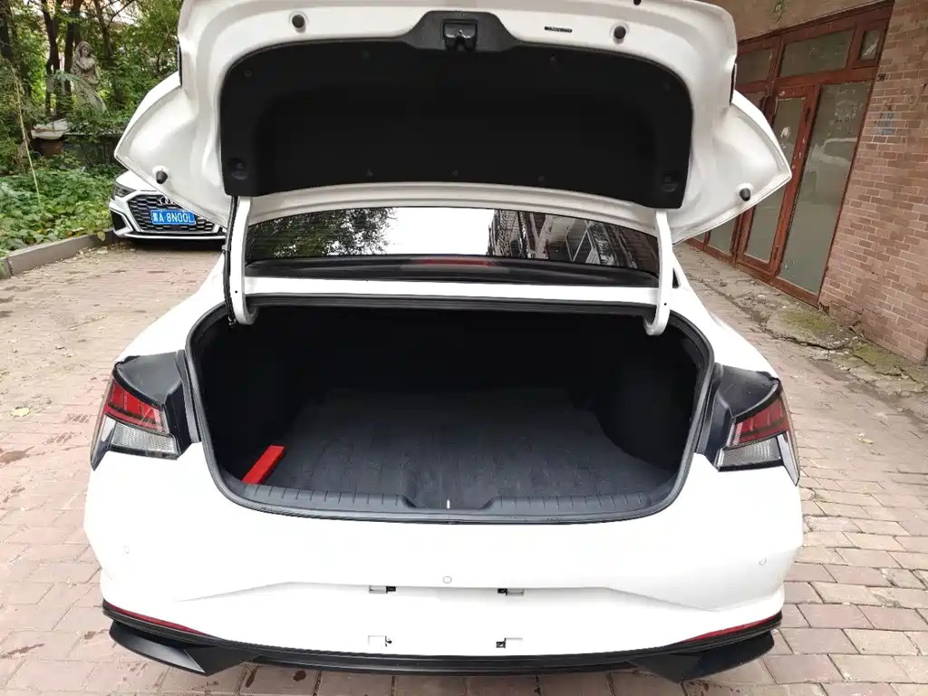 Hyundai Elantra — миниатюра 6