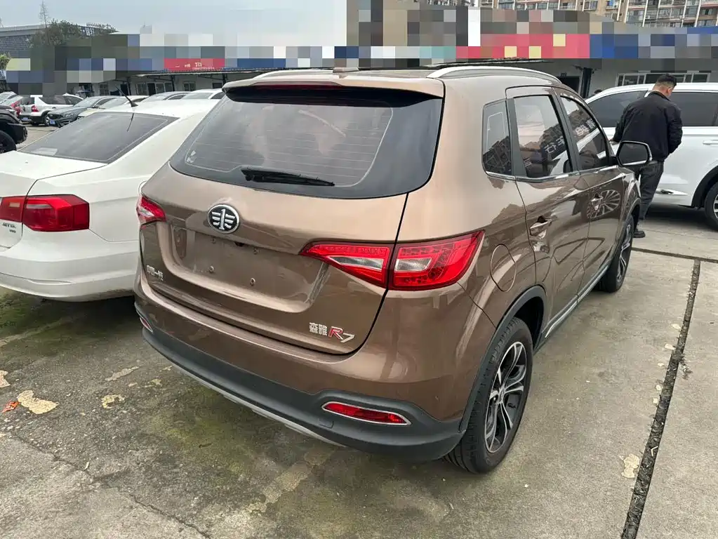 FAW XENIA R7