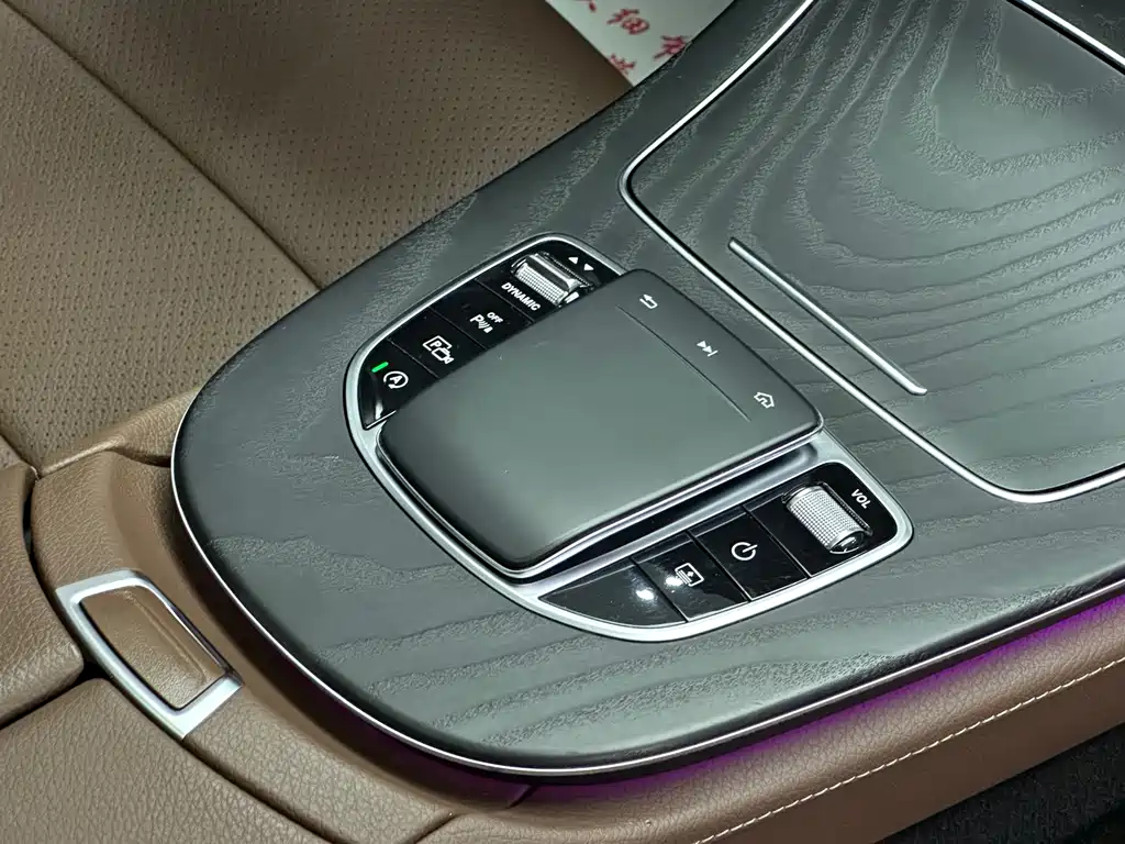 Mercedes-Benz E-Class — миниатюра 12