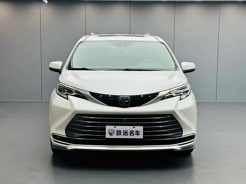 Toyota Sienna — миниатюра 2