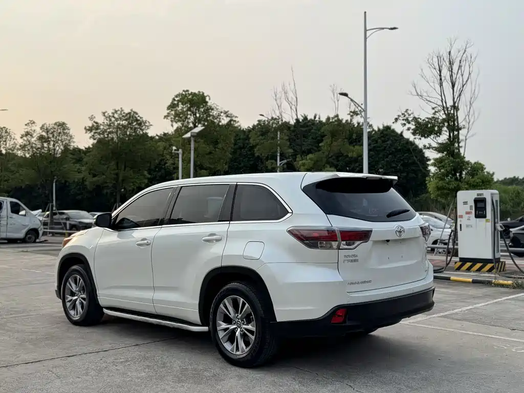 Toyota Highlander 2015 3.5L Elite 7 мест