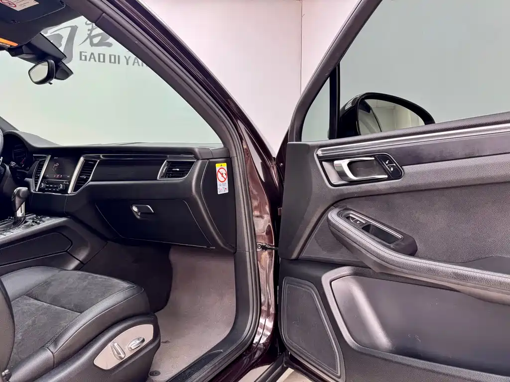 Porsche Macan — миниатюра 11