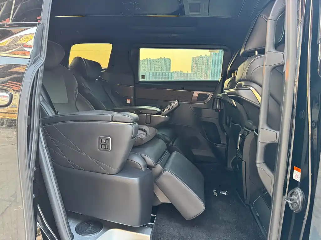 Toyota Vellfire — миниатюра 8