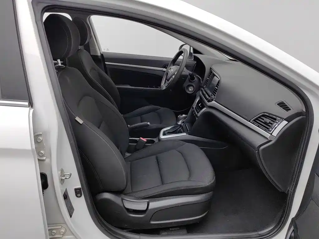 Hyundai Elantra — миниатюра 23