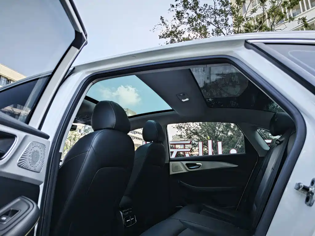 Roewe i6 MAX New Energy — миниатюра 14