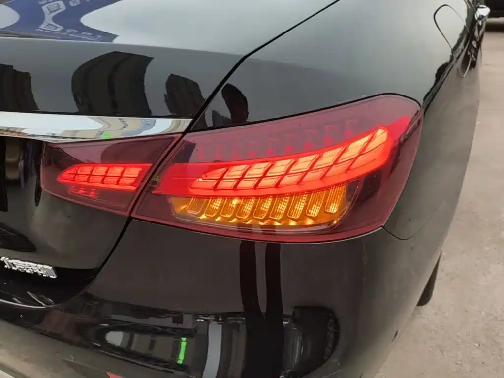 Mercedes-Benz E-Class — миниатюра 8